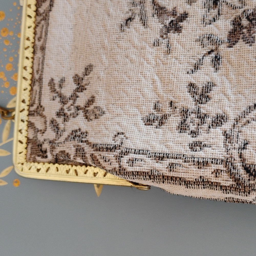 Elegant Floral Tapestry Clutch - Picture 3 of 9